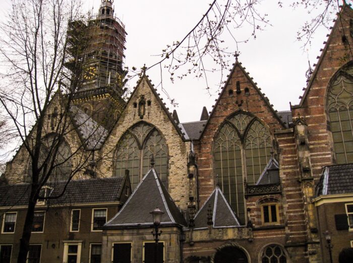 Ouder Kerk Iglesia Vieja: Conoce los 10 lugares imperdibles de Ámsterdam